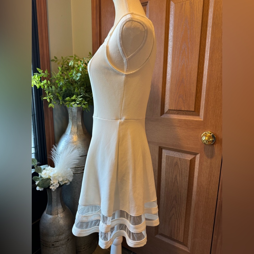 Tommy Hilfiger White Sleeveless Mini Dress Womens Size 12/14 EUC - Picture 13 of 16